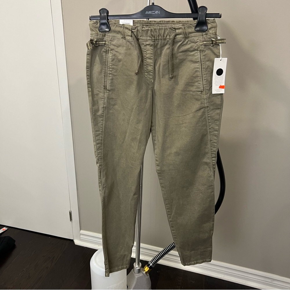 NEW Brax size 34- Vintage Jogger, faded military green gold shine waist straps